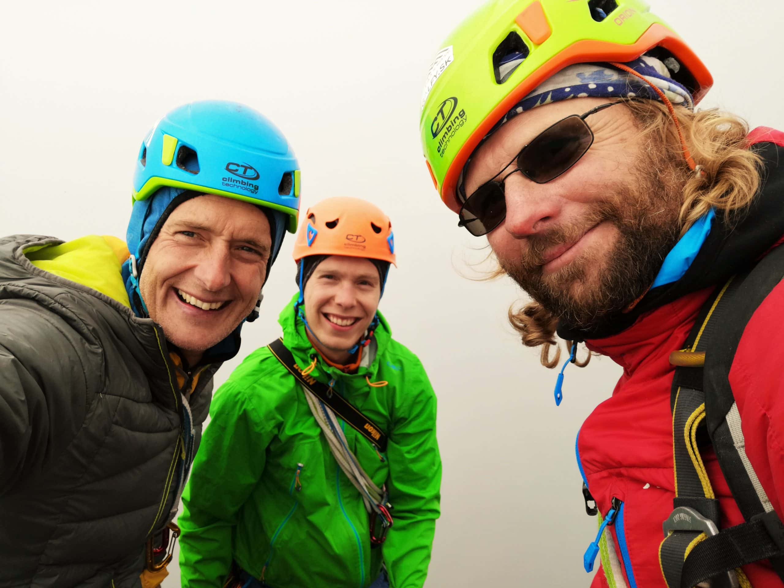 08 Radost na vrchole Lomnickej kopy po vylezeni dvoch prvovystupov za dva dni scaled